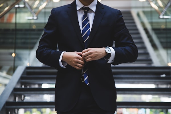 ເສື້ອກັກ Blazer ທຳງານຊົງ Slim Fit